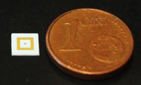 Patch antenna in comparison to 1 cent coin